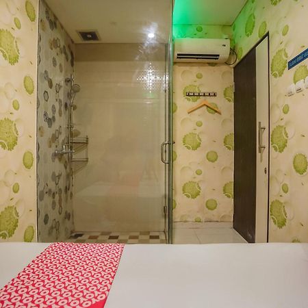 Super Oyo Capital O 92633 Spring Hotel Gubeng Surabaya Dış mekan fotoğraf