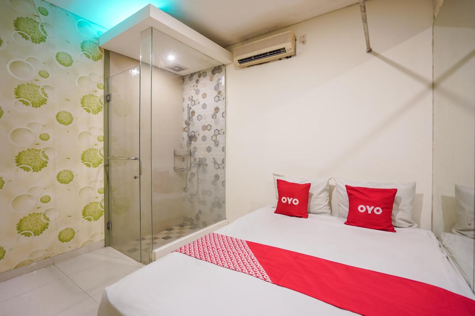 Super Oyo Capital O 92633 Spring Hotel Gubeng Surabaya Dış mekan fotoğraf