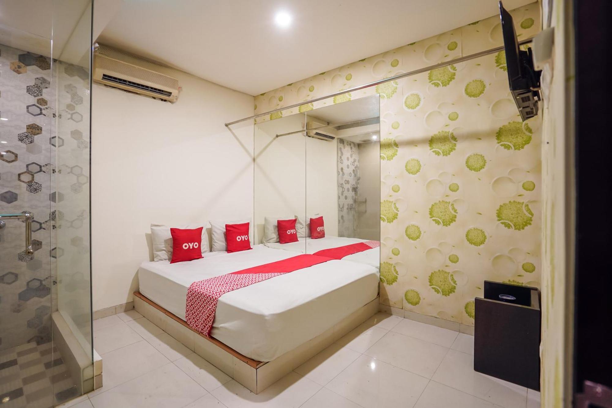 Super Oyo Capital O 92633 Spring Hotel Gubeng Surabaya Dış mekan fotoğraf