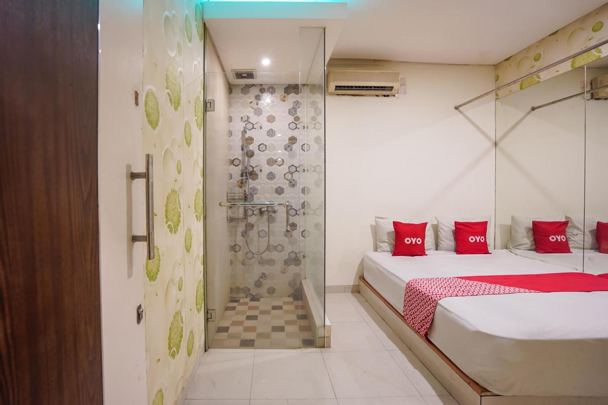 Super Oyo Capital O 92633 Spring Hotel Gubeng Surabaya Dış mekan fotoğraf